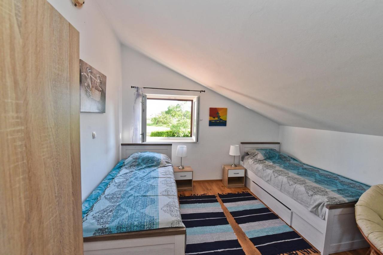 Holiday Home Taras Smilcic Eksteriør bilde